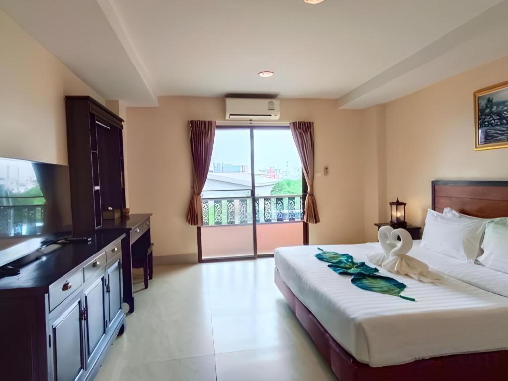 Rayong Lanna Hotel Exterior foto