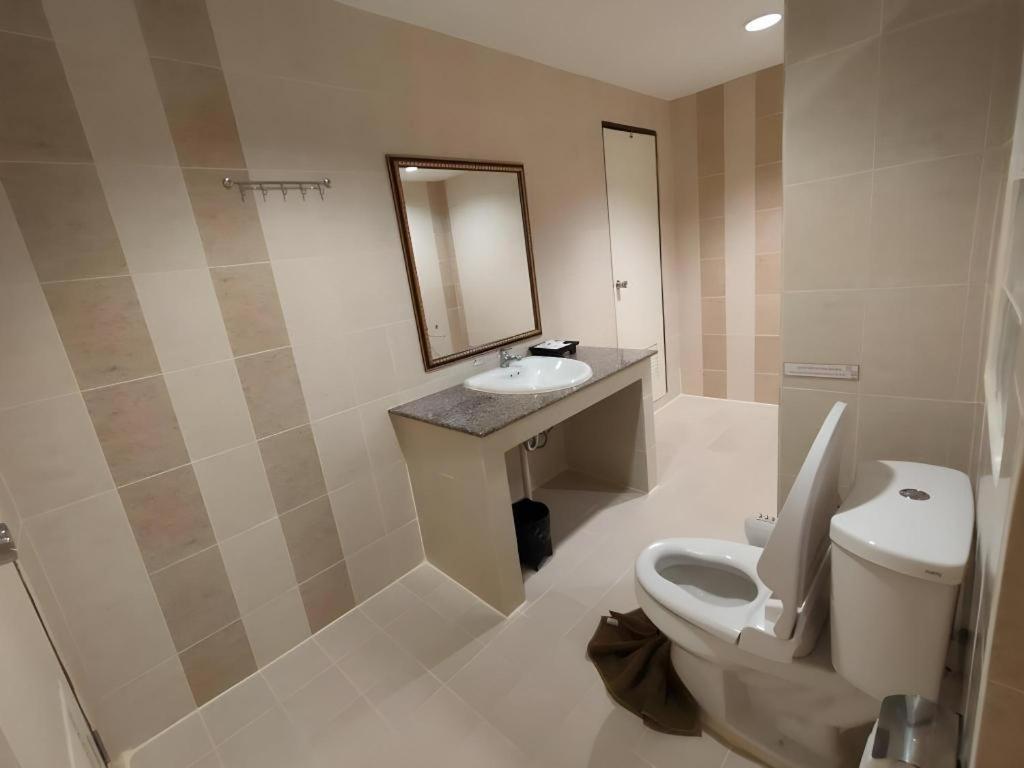 Rayong Lanna Hotel Exterior foto